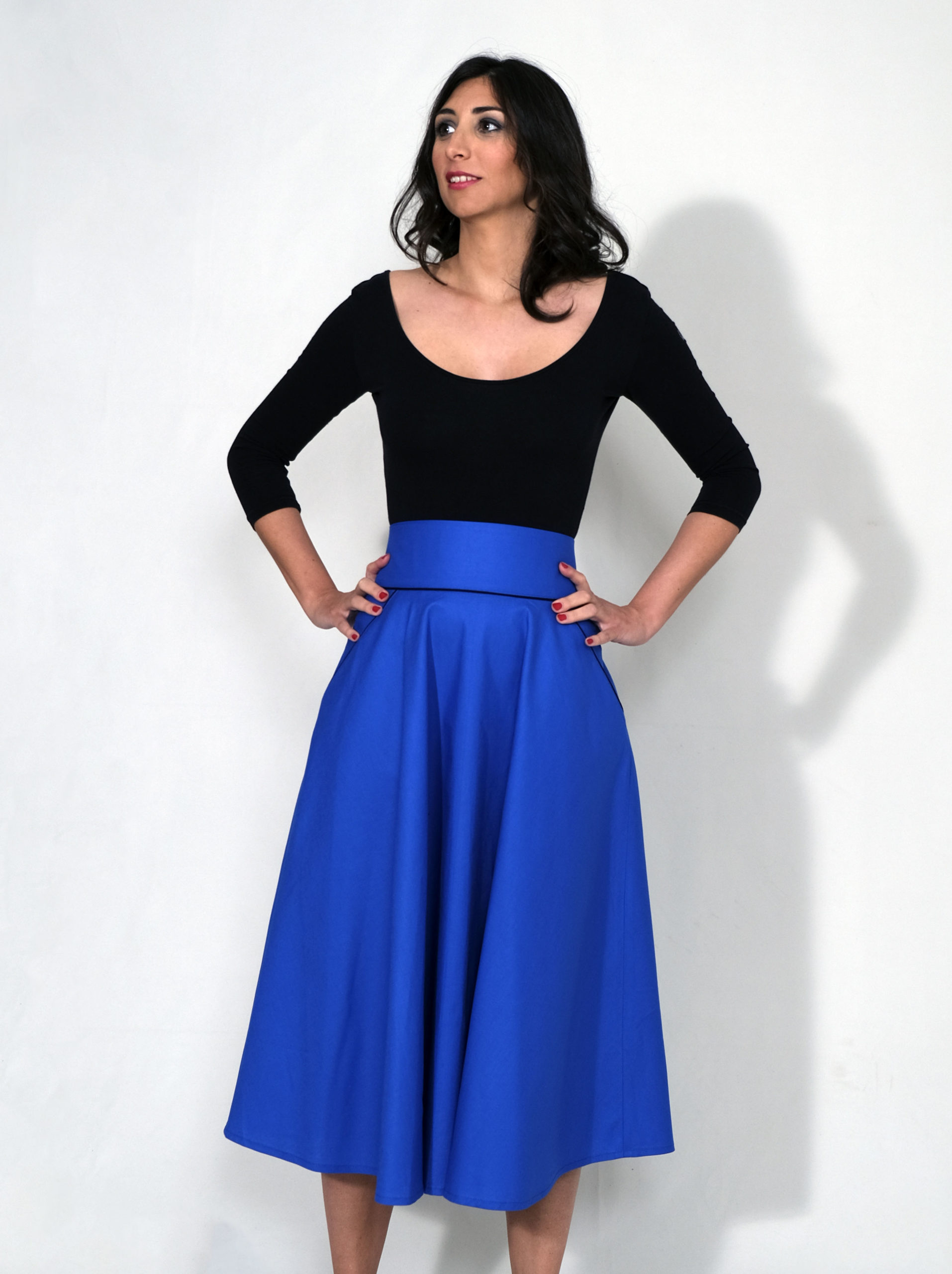 CHARLY : Jupe taille haute longueur midi bleu klein uni 100% coton – Fabrication française