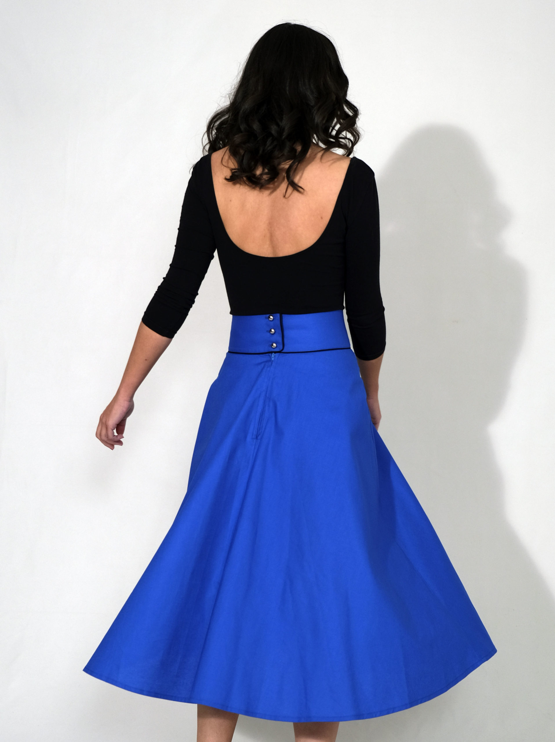 CHARLY : Jupe taille haute longueur midi bleu klein uni 100% coton – Fabrication française – Image 3