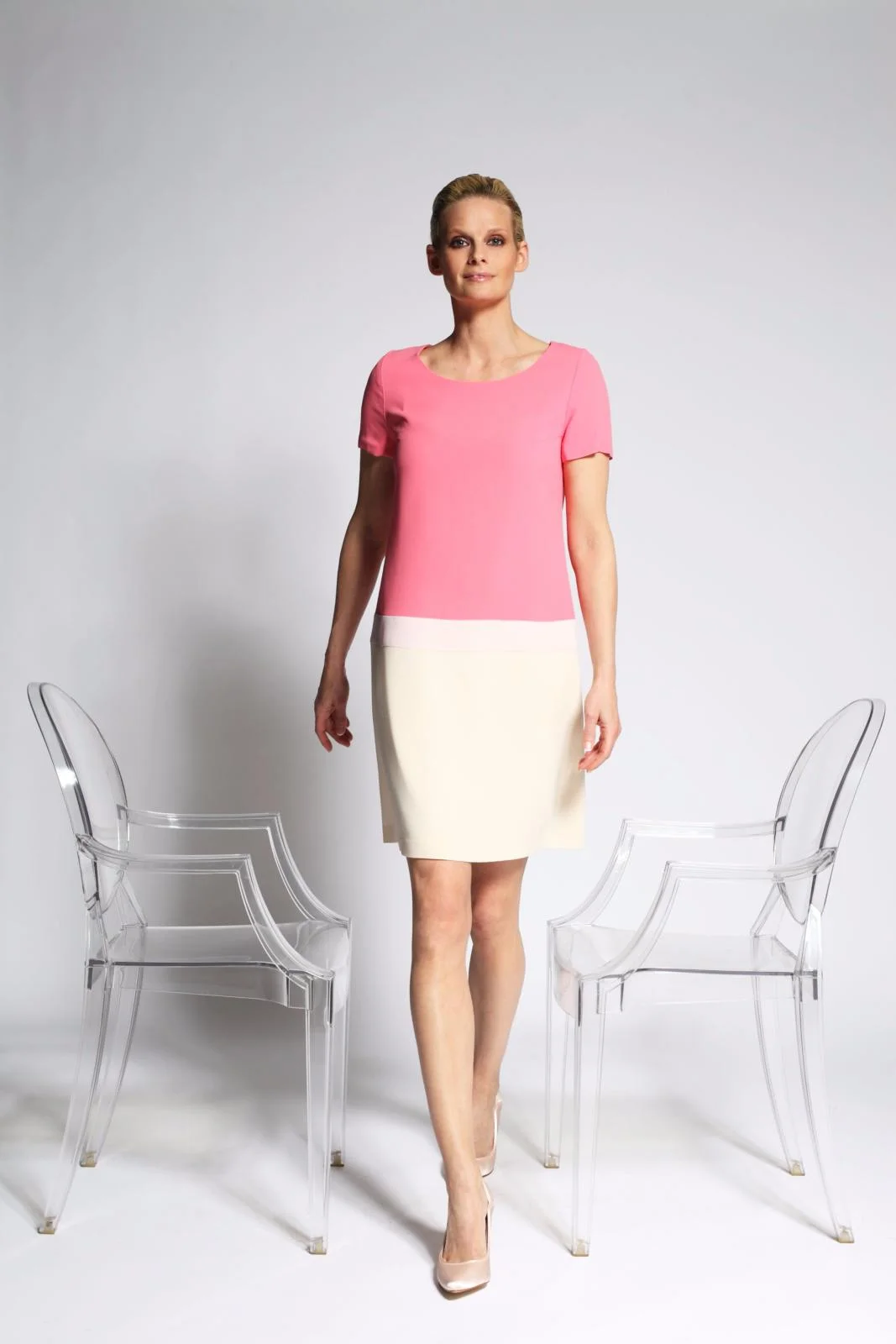 AA-Robe Clara en crêpe, petites manches courtes T48 – Image 2