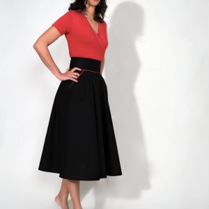 CHARLY : Jupe Taille haute mi-longue noire unie passepoil rouge en coton