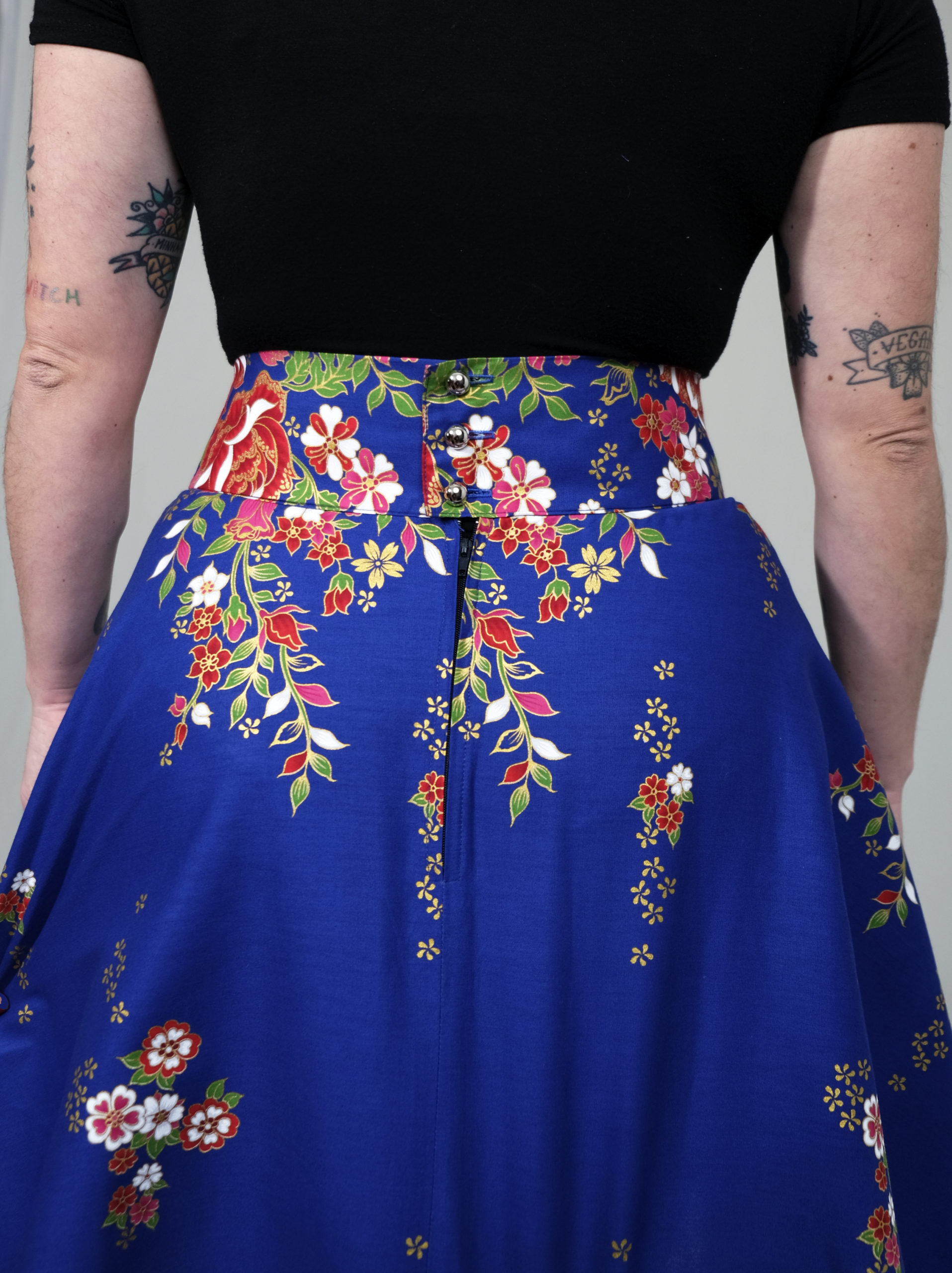 FONZY : bleu électrique à fleurs 100% coton – Image 3